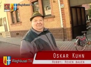 Oskar Kühn ist ledenschaftlicher Hexenbauer in der Hexenstrße in Kirrlach