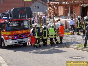 Schwerverletzte - Kran in Leimen-Lingental umgestützt – Großaufgebot an Rettungskräften