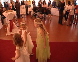 nicole brautboutique tvüberregional oliver döll waghäusel tv, videoproduktion kirrlach, hochzeitsmesse kirrlach, hochzeitsfilmer waghäusel, werbevideoproduktion döll, 24 stunden online fernsehen,