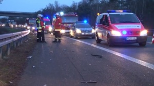 Hockenheim: Schwerer Unfall auf der A 61 mit Pannenfahrzeug