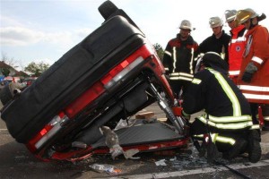 Feuerwehr Wiesloch sucht alte Autos - für realitäsnahe Übung - es könnte später auch Ihr Leben retten - wenn es um Sekunden geht SIE aus dem Auto zu befreien