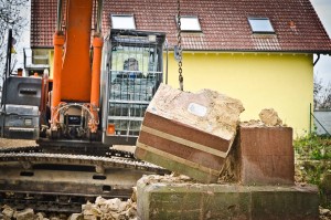 Grundstein Reilingen Burg Wersau Ausgrabungen Fundstücke Urzeit Archäologie Glasierte Ofenkachel 16 Jh Reilingen Reilinger Fernsehen TVüberregional