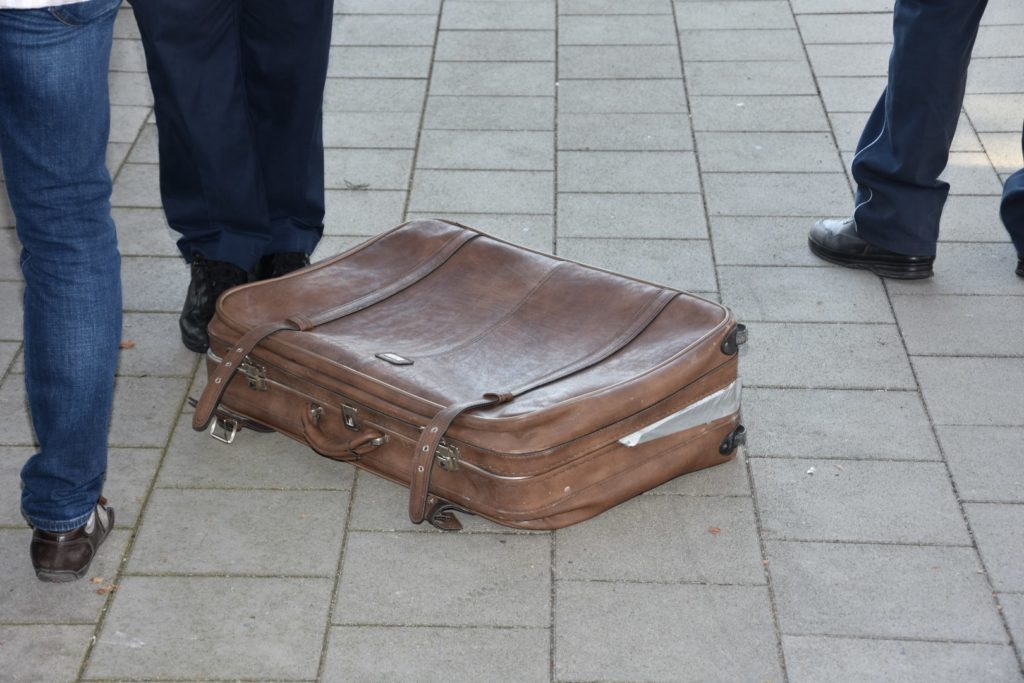 Wiesloch - Verdächtiger Koffer auf Bahnhofgelände entdeckt - Sprengkommando  (6)