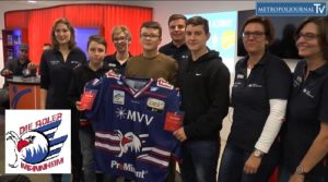 Adler Mannheim Eishockey-Mannschaft zu Gast bei der Jugend in der VR Bank Mannheim