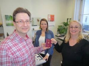 Erster Reilinger Bürger mit neuem Reisepass 2017