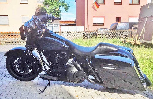 POLIZEI bittet um MITHILFE - Hockenheim: Harley Davidson entwendet Pressemitteilung Fahndung mit Foto