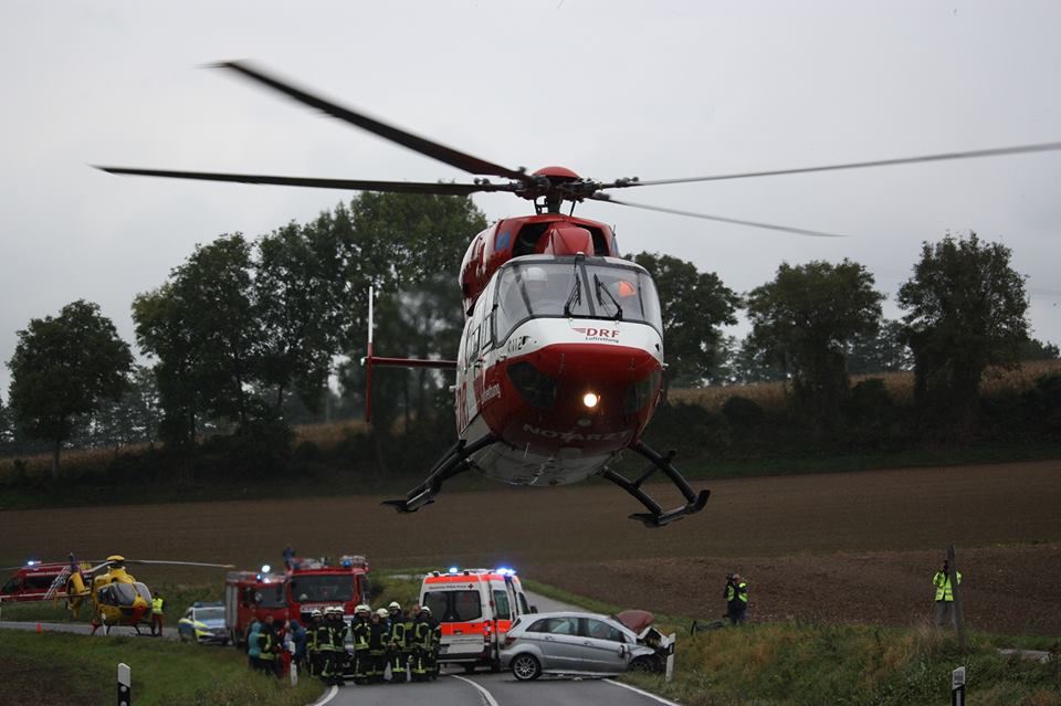 Mühlhausen, Angelbachtal, B39: Drei Personen bei Frontalzusammenstoß schwer verletzt; Eine davon lebensgefährlich