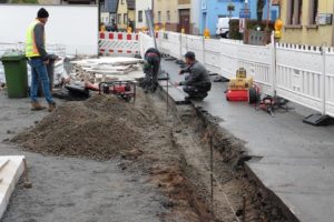 Reilingen, Hauptstraße am Anschluss Bierkellergasse für zwei Tage halbseitig gesperrt P1040815