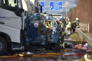 St. Leon-Rot: Schwerer Verkehrsunfall; A 5 zw. Ass Kronau und Autobahnkreuz Walldorf voll gesperrt.