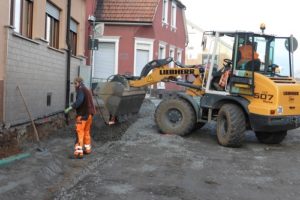 Auf Ver- und Entsorgungsleitungen folgt der Straßenbau