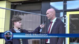 Oberbürgermeister Dirk Elkemann, Fabian Kolb, Moderator-Praktikant bei TVüberregional