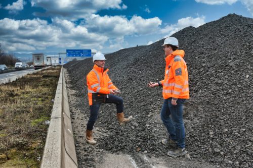 Abgefrästes Abbruchmaterial der Autobahn wird wiederverwendet – „Wichtiger Beitrag zur Nachhaltigkeit und Umweltschutz“