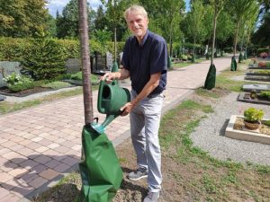 Wassersäcke gegen Klimawandel, Wassersäcke für Bäume, Stadtverwaltung Hockenheim