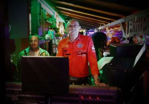 Schall und Licht, Beschallung, Ilumination, Ton Technik, Band, Künstler, Sänger, Tonstudio, Mike Wolf, Verleih, Planung, Event, Management, Booking