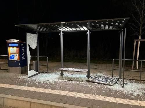 Sachbeschädigung; Einschlagen von Glasscheiben