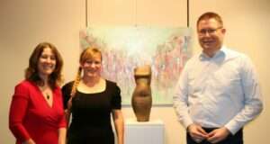 Form trifft Farbe - Neue Kunstausstellung von zwei lokalen Künstlerinnen im Rauenberger Rathaus