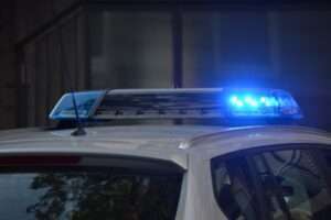 Heidelberg-Bergheim: Frau holt renitenten Mann beim Polizeirevier ab und beschimpft Polizeibeamte