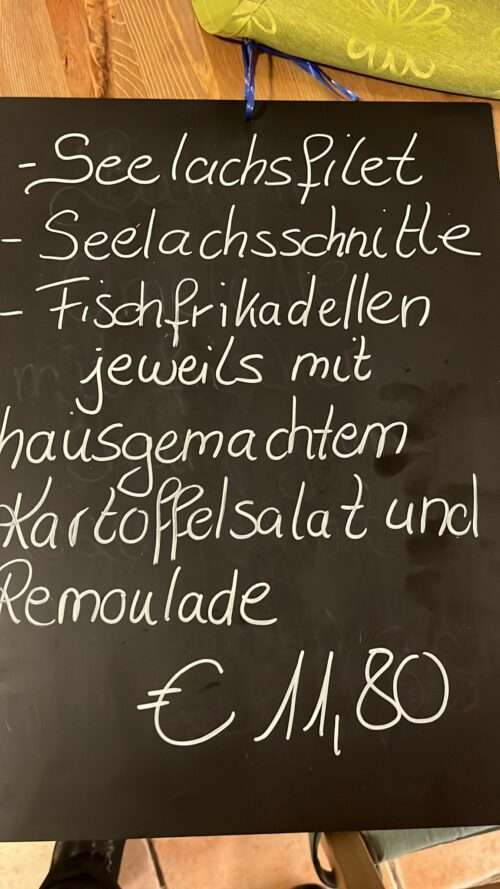Seelachsfilet - Seelachsschnitte - Fischfrikadellen jeweils mit hausgemachtem Kartoffelsalat und Remoulade - Landhauscafe Gauangelloch