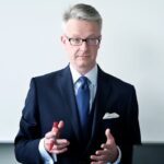 Wirtschaftsexperte. Professor Doktor Thorsten Krings
