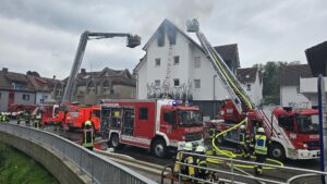 Baiertal Dachgeschosswohnung in Brand - Filmbericht