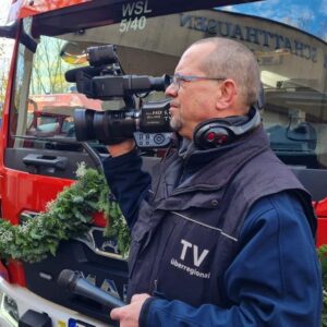 Oliver Döll, Videoproduzent - auch Werbespoits, Filmwerbung durch Ihre Fernseher an Ihrer Schaufensterscheibe. Webseiten Erstellung und Betreuung, Videokassetten digitalisieren und vieles mehr.