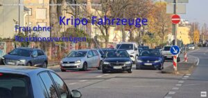 Frau behindert mit Auto Einsatzfahrt Kripo Heidelberg zum Banküberfall