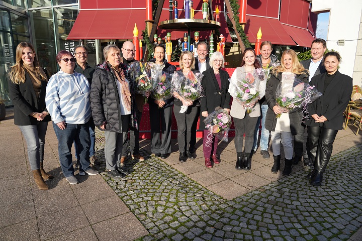Stadt Hockenheim ehrt Mitarbeiterinnen und Mitarbeiter Stadt Hockenheim ehrt Mitarbeiterinnen und Mitarbeiter