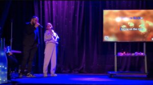 Bühne frei für große Stimmen und beste Laune!