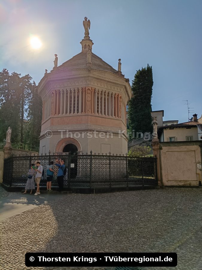 Warum Bergamo einen Besuch verdient Bergamos Domplatz Santa Maria Maggiore, Colleoni-Kapelle und Baptisterium