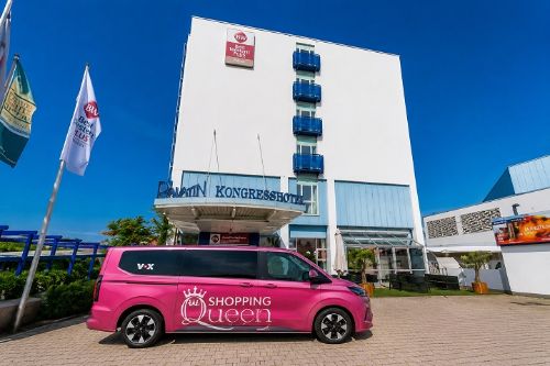 Fernsehkulisse in Wiesloch - Das Palatin wird zum Laufsteg für Shopping Queen Das Palatin Wiesloch wurde Ende Juli zum Fernsehstudio. Im Minnesängersaal entstanden neue Aufnahmen für die VOX-Sendung Shopping Queen