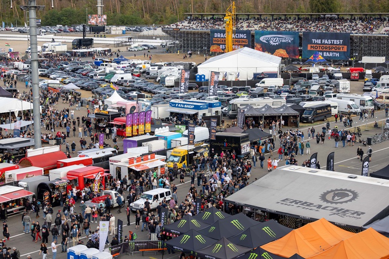 Das gesamte Motodrom wird bei der NitrOlympX-Nightshow zur Eventfläche. Foto: © Hockenheim-Ring GmbH