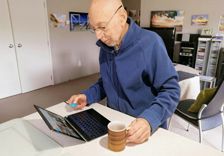 Senior am Laptop, Symbolbild für den Digital-Treff