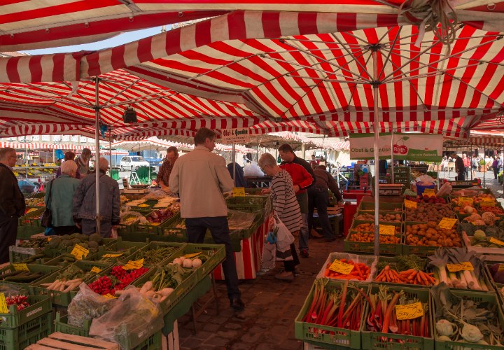 Nürnberg Hauptmarkt mit Marktständen
