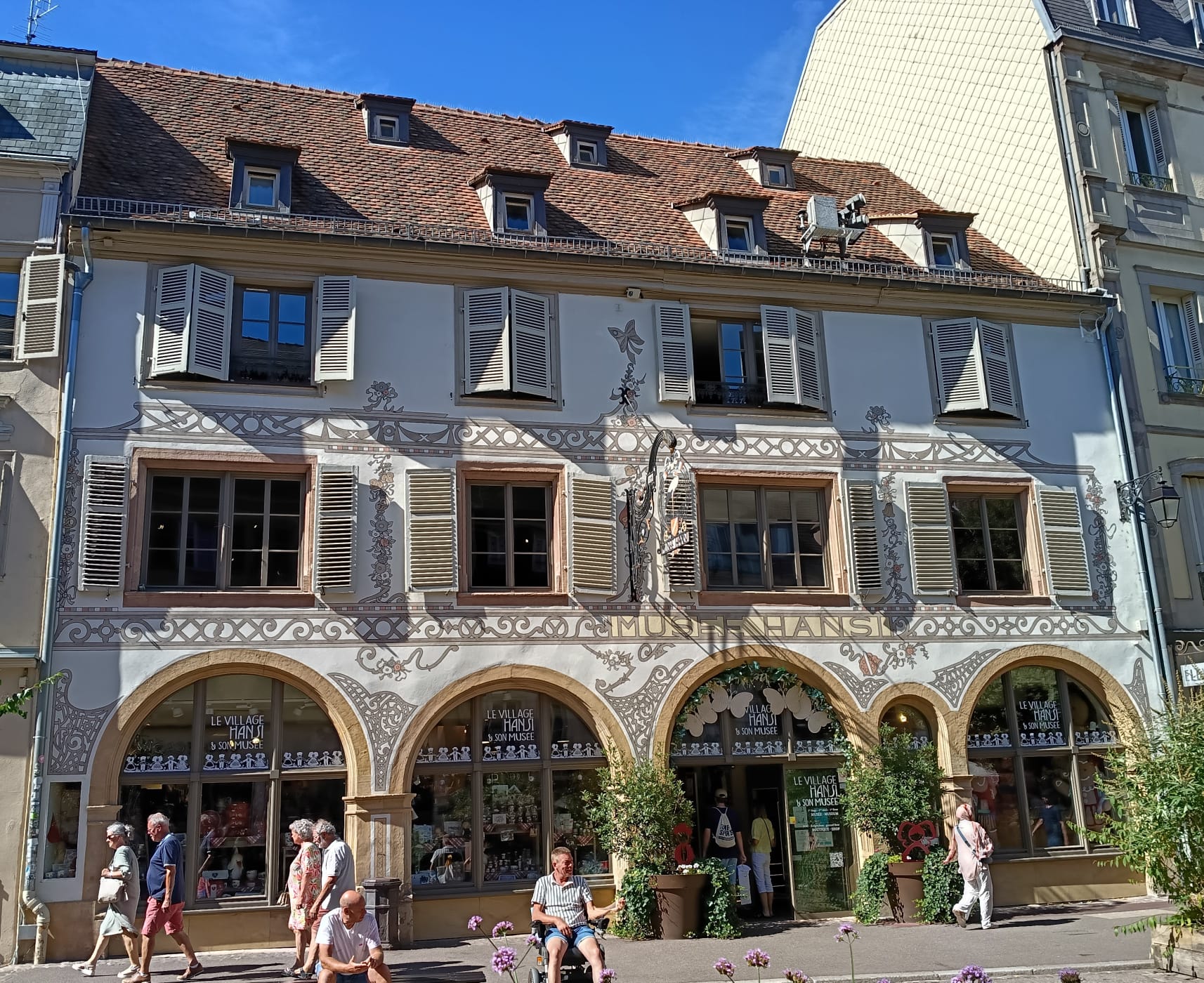 Reich verzierte Schaufassade mit Arkaden, Colmar im Elsass. Foto von Thorsten Krings.