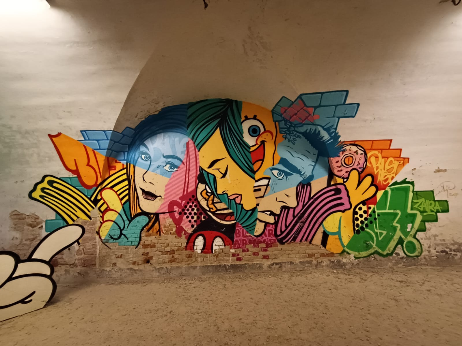 Großflächige, farbenfrohe Street-Art-Malerei, Foto Thorsten Krings