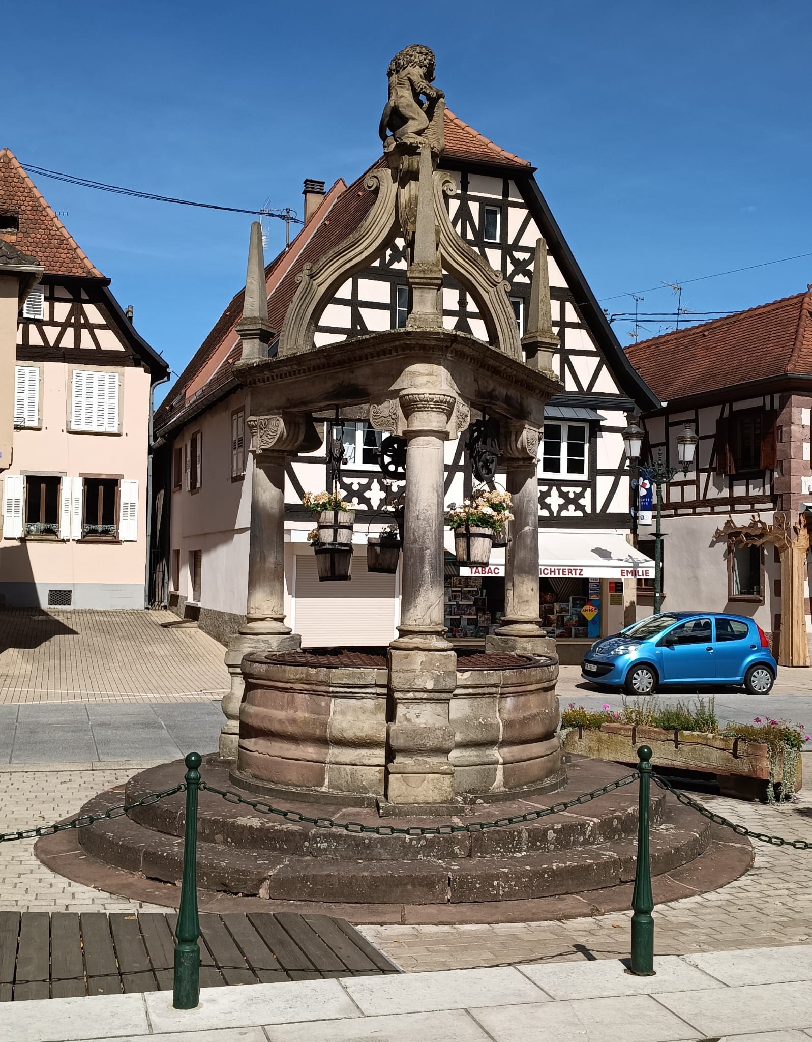 Der Renaissancebrunnen mit sechs Eimern, Rosheim im Elsass, © Thorsten Krings