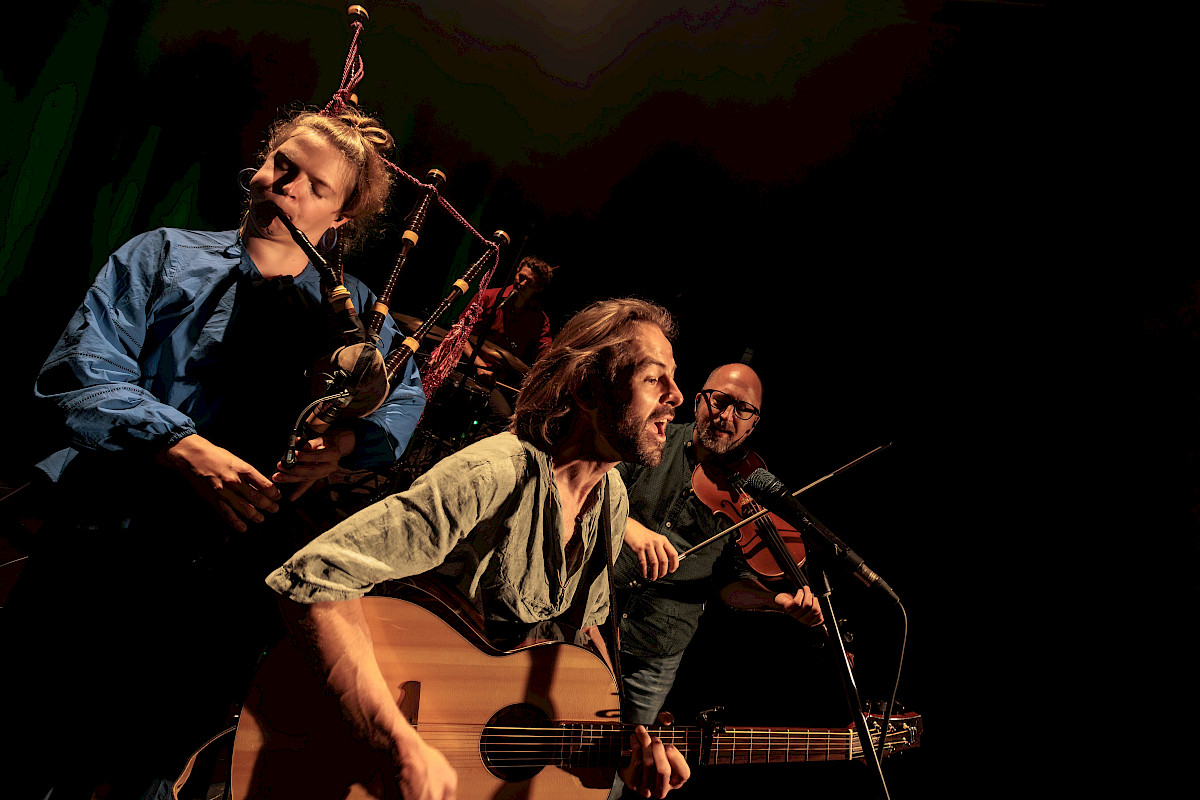 Brian Haitz mit LUAS bei einem Live-Auftritt – Foto Paul Needham